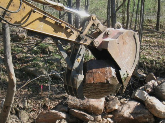 Aplicación del cucharón de excavadora con pulgar