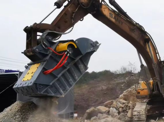 Cuchara trituradora para excavadora